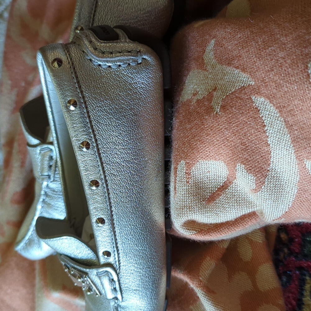 Louis Vuitton silver loafers - Picture 5 of 9
